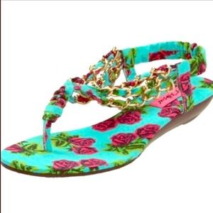 NWOT🌹💯% Authentic Betsey Johnson Thong Sandals🌹